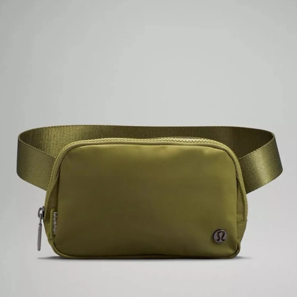 🆕💚 Lululemon Everywhere Belt Bag Bronze Green